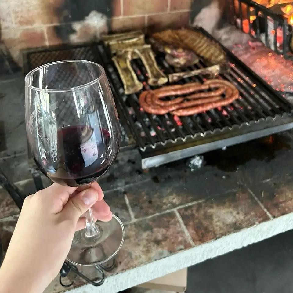 a photo making a barbecue with a glass of wine